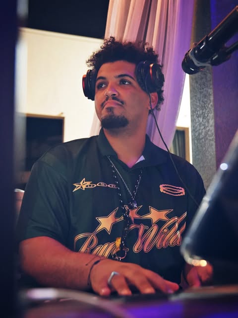 KeyPav performing live keys at an event